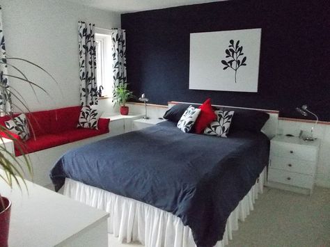 Bedroom Makeover in Navy Blue, white and Red Navy And White Bedroom Ideas, Navy And White Bedroom, House At The Beach, Navy Bedrooms, Dark Blue Bedrooms, Navy Blue Bedrooms, Blue Bedroom Design, Beach Looks, White Bedroom Design