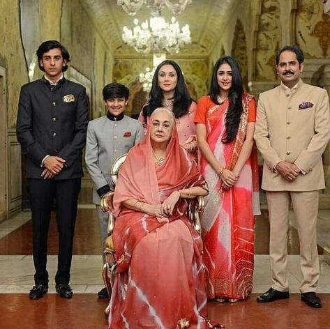 Princess Diya Kumari Of Jaipur, Diya Kumari, Maharani Gayatri Devi, Royal People, Pakistani People, Royal Family Portrait, Gayatri Devi, Royal Family Pictures, Royal Indian