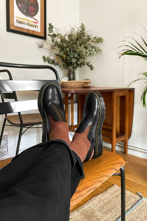 Mules Outfit Winter, Leather Mules Outfit, Black Mules Outfit, Mule Outfits, Dr Martens Carlson, Mules Outfits, Mule Outfit, Mule Shoes Outfit, Clog Outfit