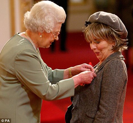 Sue Johnston-Barbara Royle gets an OBE from The Queen Sue Johnson, British Sitcoms, Working Class, Early Years, Queen Elizabeth, The Queen, Manchester, Actresses, Queen