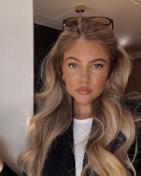 Rambut Brunette, Summer Blonde Hair, Dirty Blonde Hair, Dark Blonde Hair, Blonde Hair Inspiration, Blonde Hair Looks, Brown Blonde Hair, Hair Color And Cut, Dirty Blonde