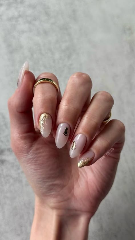 Nail Inspiration for Pregnancy and Infant Loss Remembrance 🤍👣 Honeymoon Nails Short, Mom To Be Nails, Gender Reveal Nails Neutral, Maternity Nails Designs, Pregnancy Nail Ideas, Neutral Gender Reveal Nails, Maternity Shoot Nail Ideas, Maternity Photo Nail Ideas, Baby Girl Shower Nails