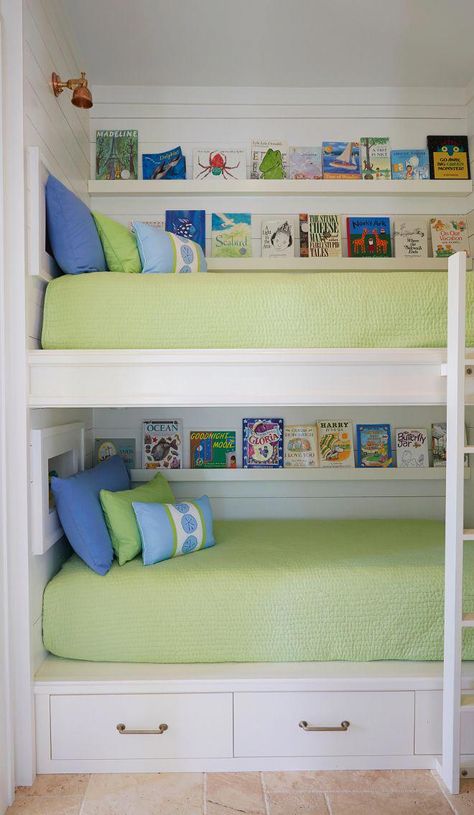 Bunk room with with sleek floating bookshelves. Kids Room Color Ideas, Kids Room Paint Ideas, Kids Room Paint Colors, Diy Bookshelf Plans, Diy Bookshelves, Childrens Bedrooms Design, Bookshelf Bed, Portland House, Bed Bookshelf