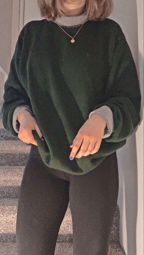 Comfortable Nice Outfits, Minimalist Earthy Fashion, Sweater And Turtleneck Outfit Layering, Crewneck Fall Outfit, Sweater Turtleneck Outfit Layering, Turtleneck And Leggings Outfit, Green Turtleneck Sweater Outfit, Dark Green Crewneck Outfit, Turtleneck Crewneck Outfit