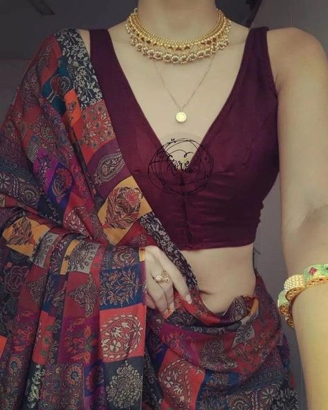 Blouse Sabyasachi, Silk Sari Blouse, Deep Neck Blouse, Saree Jacket Designs, Saree Jackets, Blouse Designs High Neck, Wedding Bridesmaid Dress, Blouse Indian, New Saree Blouse Designs