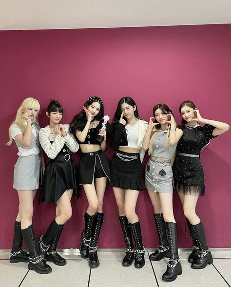 #wonyoung #rei #liz #leeseo #yujin #gaeul #ive #kpop #eleven Icona Pop, Kpop Concert Outfit, Concert Fits, Pink Wall, Kpop Outfits, Stage Outfits, Kpop Girl Groups, Concert Outfit, Pop Group