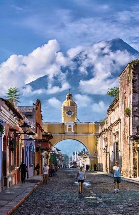 Antigua Guatemala una belleza impresionante   Foto: Cesar Santizo America Bucket List, Guatemalan Art, Art Muse, Guatemala Travel, Travel Wishlist, Art Simple, Vision Board 2023, Travel Design, 2023 Vision Board