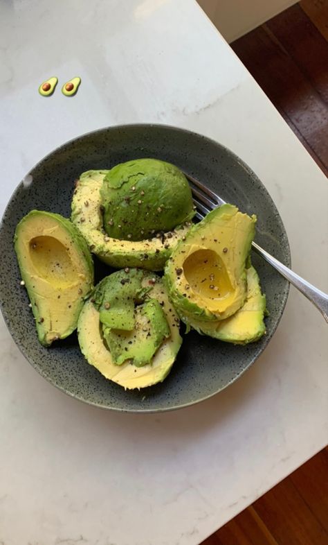 Avocado Snacks, Avocado Aesthetic, Avocado Snack, Healthy Grocery List, Healthy Food Dishes, Healthy Food Motivation, Healthy Lifestyle Food, Homemade Snacks, Food Journal