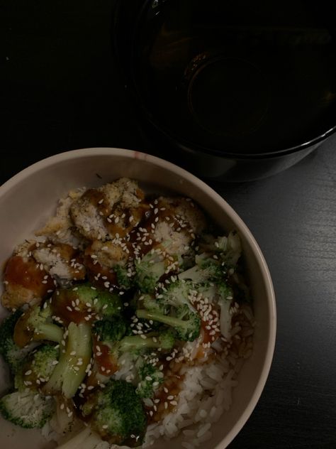 My aesthetic dinner is rice with chicken and broccoli Chicken And Rice Aesthetic, Nora Core, Aesthetic Diet, Rice With Chicken, Aesthetic Dinner, Chicken And Broccoli, Chicken And Rice, Cottage Core Aesthetic, Chicken Rice