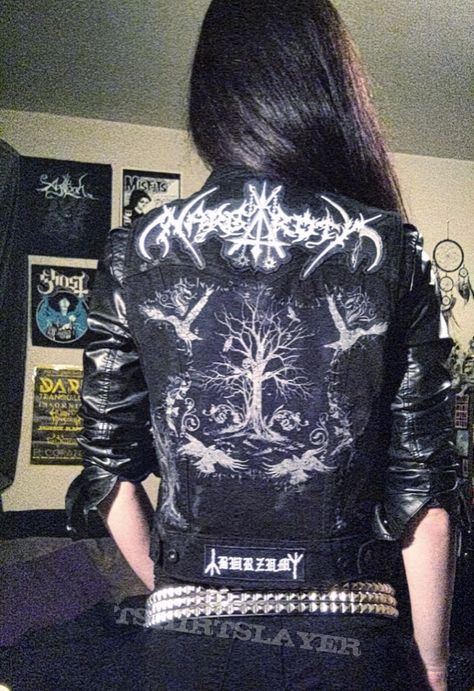 BLOODBATHORY's Folk / Atmospheric Black Metal Battle Vest Metal Battle Vest, Black Metal Fashion, Atmospheric Black Metal, Metalhead Fashion, Battle Vest, Metal Outfit, Metalhead Girl, Black Metal Girl, Estilo Dark