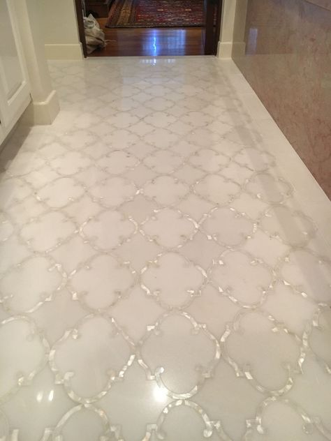 Inlay Flooring, Marble Bathroom Floor, Marble Tile Bathroom, Bathroom Decorations, Pearl Tile, Herringbone Backsplash, Diy Bathroom Decor, Trendy Bathroom, Bathroom Floor Tiles