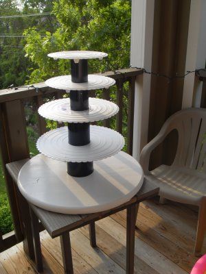 Homemade wedding cupcake stand! Holds approx. 100 cupcakes and a 6"-8" cake on top! SO making this! 100 Cupcakes, Eric Nelson, Wedding Cupcake Display, Diy Cupcake Stand, Cupcake Tower Wedding, Cupcakes Stand, Cupcake Stand Wedding, 8 Cake, Cake And Cupcake Stand