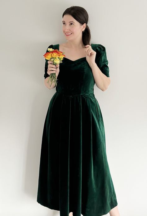 Wedding Guest Dress Autumn, Velvet Dress Uk, Winter Bridesmaid, Winter Wedding Attire, Black Tie Event Dresses, Ashley Green, Winter Wedding Guest, Wedding Guest Outfit Winter, Winter Bridesmaids