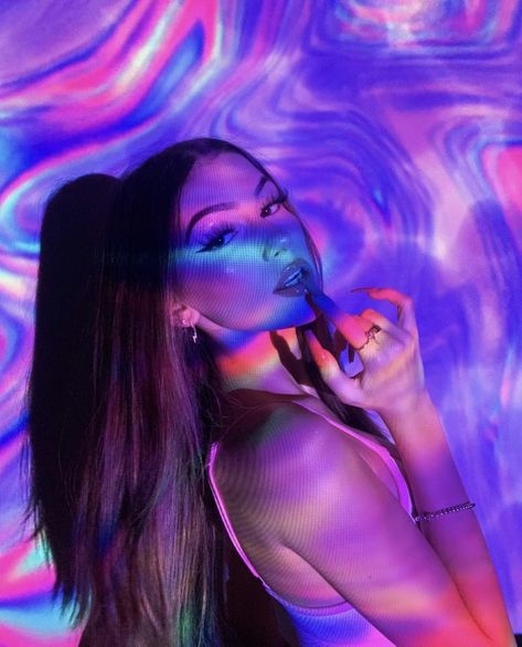 Julia Merekoulias, Art Identity, Neon Photoshoot, Projector Photography, 750 Shein Gift Card, 500 Amazon Gift Card, Shein Gift Card, Amazon Gift Card Giveaway, Neon Girl