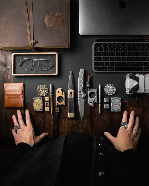 Men Essentials Man Stuff, Craftsmanship Aesthetic, Gentleman Accessories, Classy Instagram, Man Desk, Edc Essentials, Gentleman Lifestyle, Tactical Fashion, Edc Gadgets