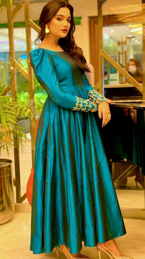 Long Onepiece Dresses, Romaisa Khan, Girls Fashion Tops, Belted Shift Dress, Pakistani Formal Dresses, Velvet Dress Designs, Womens Trendy Dresses, Long Dress Design, Indian Gowns Dresses