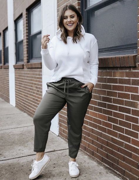 Sporty Outfits Plus Size, Plus Size Joggers Outfit, Plus Size Sporty Outfits, Casual Sporty Outfits, Joggers Outfit, Pinterest Outfits, Fashion Mistakes, Casual Work Outfits, Curvy Girl Outfits