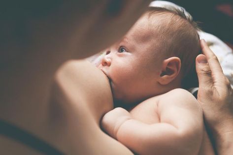 Baby Fotografie, Breastfed Baby, Family Shoot, Newborn Shoot, Nursing Mom, Breastfeeding Tips, Newborn Baby Photography, Lifestyle Newborn, Newborn Photoshoot