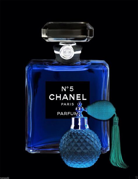 Chanel Perfume Blue and Black Diy Perfume Spray, Chanel Perfume Bottle, Koleksi Parfum, Chanel Wallpapers, Perfume Chanel, Chanel Decor, Dear Ava, Chanel Art, Blue Perfume