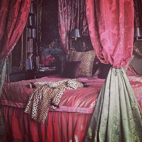 Tony Duquette, Dark Home Decor, Red Room, Bedroom Red, Red Rooms, Red And Purple, Dreamy Room, Dream Room Inspiration, Cute Room Decor