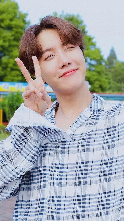 Jhope Bts Cute Wallpaper, Cute J-hope, Kim Seokjin Birthday, Jhope Bts Wallpaper, J-hope Photoshoot, J-hope Video, Ji Chang Wook Smile, Student Photo, Hope Photos