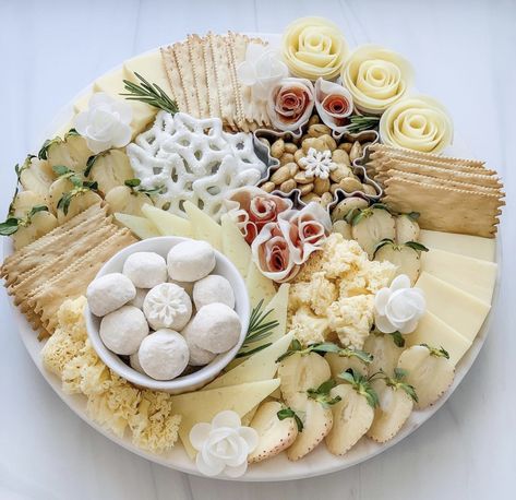 White Party Foods, Charcuterie Party, White Platter, Charcuterie Inspiration, Charcuterie Platter, Night Food, Charcuterie And Cheese Board, Charcuterie Recipes, Brunch Party