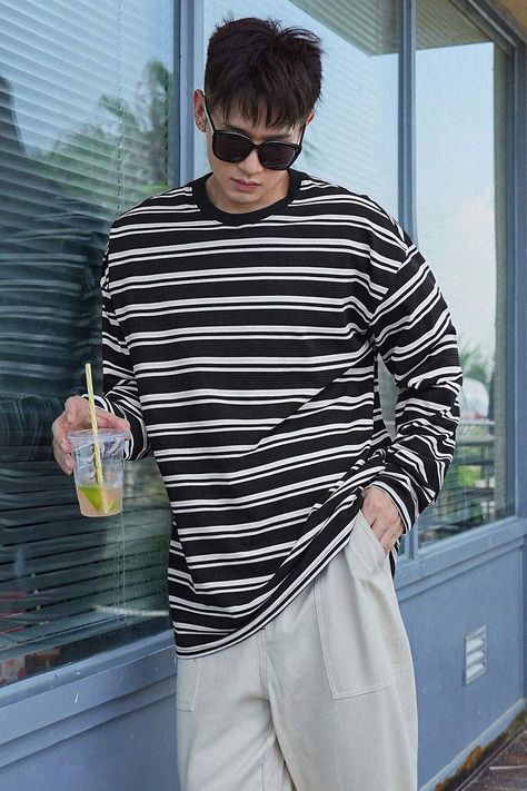 This black-colored striped oversized crew neck t-shirt is designed for men and is made of polyester. It has an long sleeve. #men #tshirt #oversized #koreanfashion Mens Striped Tshirt Outfits, Striped Tshirt Outfits, Polo Outfit Men, Striped Tshirt Men, Fashion Clothes For Men, Oversized Long Sleeve Shirt, Long Sleeves Polo, Polo Outfit, Tshirt Oversized