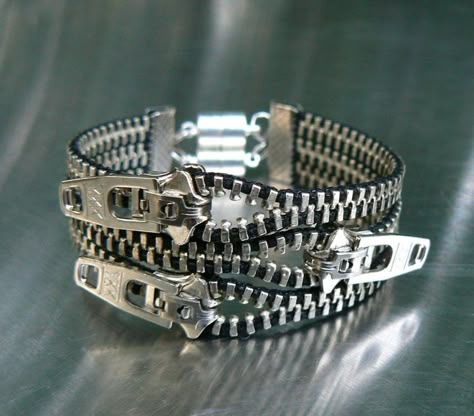 Zipper Art, Zipper Bracelet, Zipper Crafts, Zipper Jewelry, Dope Jewelry, Funky Jewelry, Gothic Jewelry, Bijoux Diy, Metal Bracelets