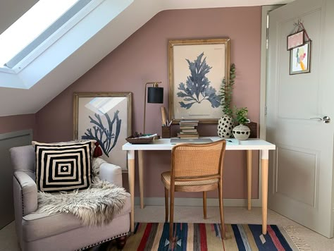 As working from home continues to be the new normal, we have partnered with Oka to add style and personality to our own home offices – and help to inspire your study space, too. This is Ros' home office space in her eaves bedroom painted in Sulking Room Pink by Farrow & Ball. Cosy Home Office, Farrow And Ball Bedroom, Spare Room Office, Office Styling, Snug Room, Office Paint, Loft Office, Beautiful Office, Cozy Home Office