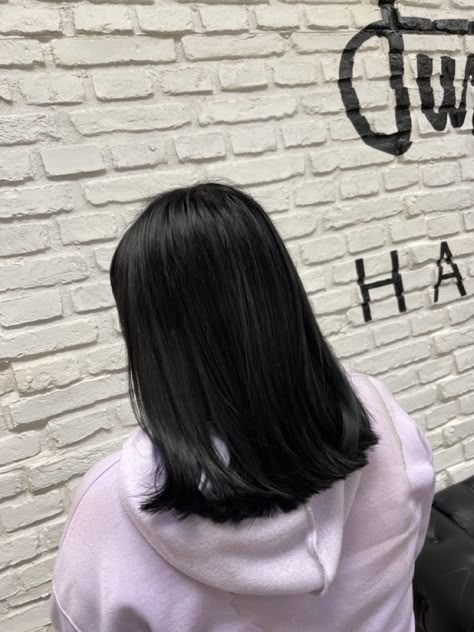 Black Hair Short, Middle Length Hair, Medium Black Hair, Shiny Black Hair, Middle Hair, Short Hair Cut, Short Black Hair, Black Hair Aesthetic, Straight Hairstyles Medium