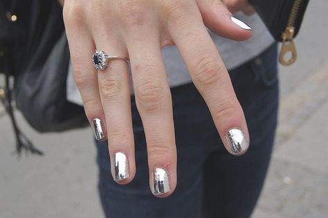 Metallic Nails Design, Silver Nail Polish, Chrome Nail Polish, Metallic Nail Art, Metallic Nail Polish, Mirror Nails, Minx Nails, Metallic Nails, Foil Nails