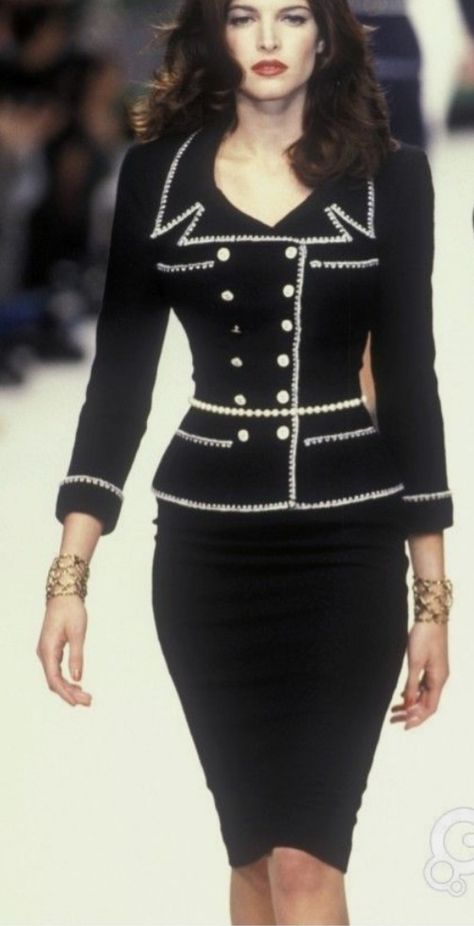 90s Runway Fashion, Runway Fashion Couture, Chanel Outfit, Runway Outfits, Mode Chanel, Chanel Vintage, Chanel Fashion, Mode Vintage, Elegant Outfit