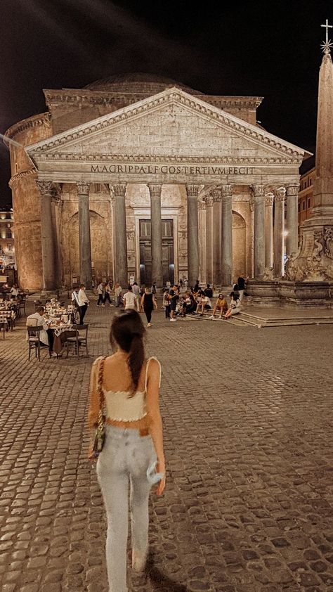 Pantheon Photo Ideas, Pantheon Rome Photo Ideas, Photos To Take In Rome, Pictures To Take In Rome, Rome Italy Aesthetic Outfits, Rome Photo Spots, Rome Italy Picture Ideas, Rome Pose Ideas, Rome Inspo Pics