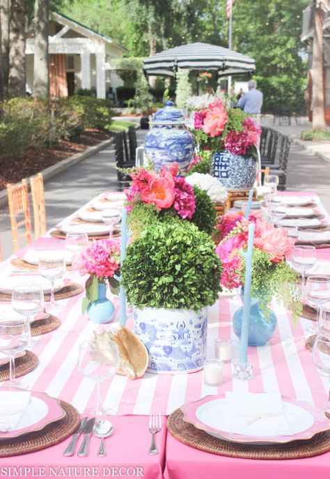 COASTAL LIVING TABLE FOR TWENTY: coastal living magazine celebration in my neighborhood!  #coastalliving #tablescapes Preppy Tablescape, Coastal Garden Party, Birthday Table Scape, Southern Tablescapes, Tablescapes Outdoor, Chinoiserie Party, Coastal Living Magazine, Magazine Table, Diy Table Top