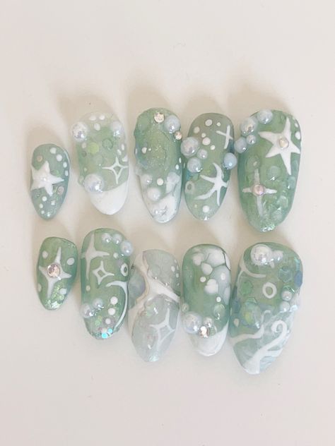 Jellyfish Nails Design, Green Ocean Nails, Green Nails Asthetics, Easy Tropical Nails, Cute Nails Teal, Mermaid Vibe Nails, Simple Ocean Nails, Sea Life Nails, Cute Nail Designs Blue