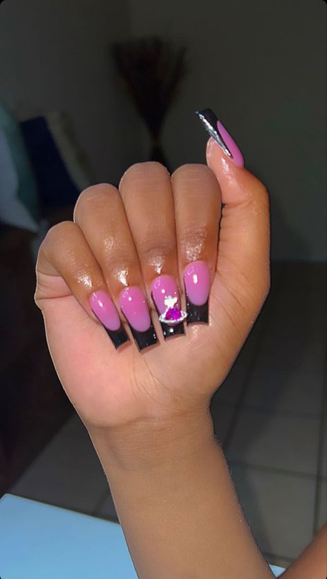 Med Length Nail Designs, Med Length Nails, Nail Ideas Y2k Short, Med Nails, Medium Length Acrylic Nails, Y2k Lifestyle, Length Nails, Nail Pics, Edgy Nails