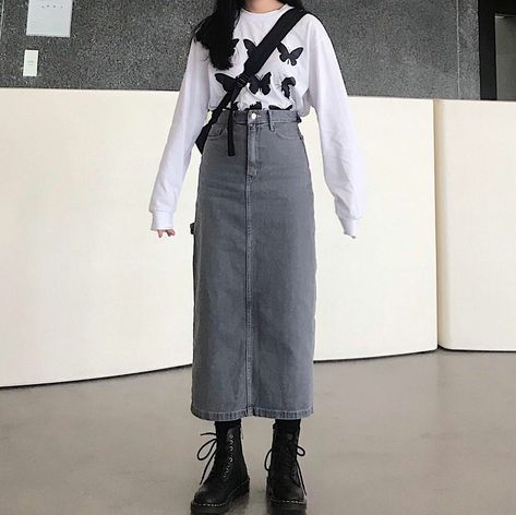 Grey Denim Skirt Outfit, Long Skirt Outfits Aesthetic, Grey Denim Skirt, Oversized Shirt Outfit, Denim Skirt Outfit, Denim Diy Clothes, Muslimah Outfit, Frock Fashion, Long Skirt Outfits