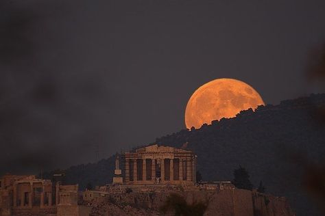 RΛMIN NΛSIBOV on Twitter: "Moon over the Parthenon, 2011.… " Ancient Greece Aesthetic, Greece Wallpaper, The Parthenon, Wallpaper Laptop, Moon Rise, A Hill, Athens Greece, Laptop Wallpaper, Ancient Greece