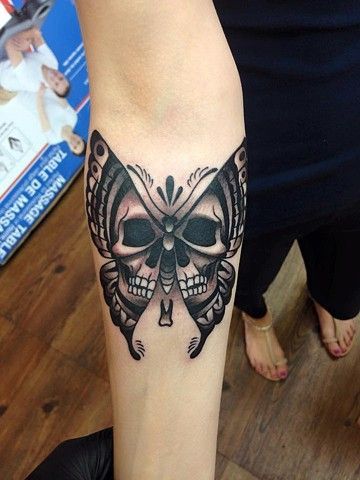 Female Butterfly Story Tattoo Design - Butterfly Tattoos For Females - Butterfly Tattoos - Crayon Butterfly Story, Skull Butterfly Tattoo, Tatuaje Cover Up, Story Tattoo, Butterfly Tattoos For Women, Design Butterfly, Inspiration Tattoos, Disney Tattoo, Butterfly Tattoos