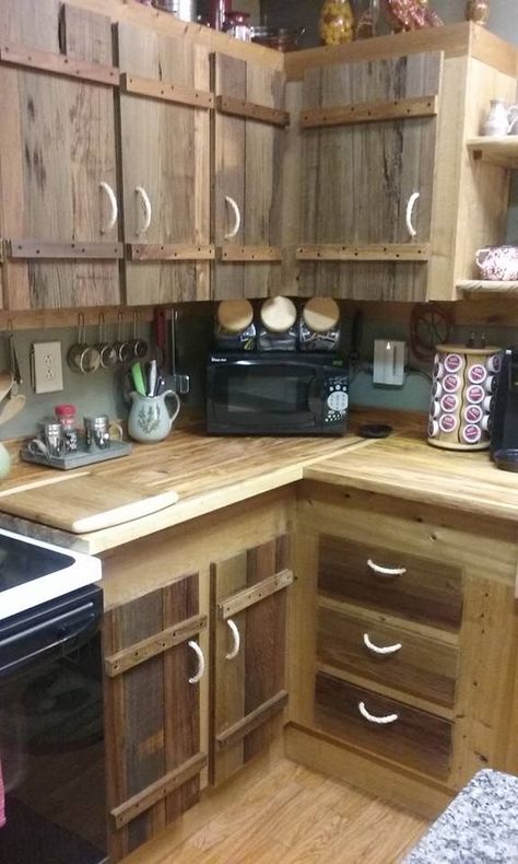 Diy Kitchen Cabinet Doors, Pallet Kitchen Cabinets, Kitchen Makeover Projects, Distressed Kitchen Cabinets, Diy Kitchen Cabinet, Kitchen Cabinet Plans, Creative Cabinet, Pallet Kitchen, Rustic Kitchen Cabinets