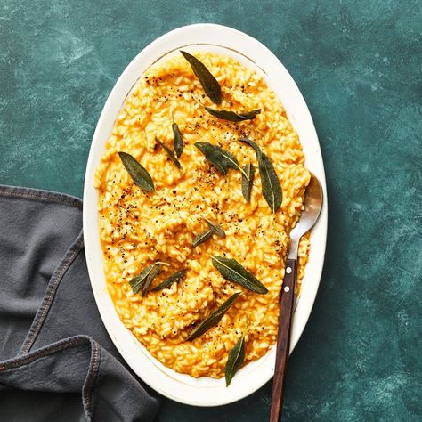 Vegan Pumpkin Risotto with Crispy Sage Easy Fall Dinners, Traditional Thanksgiving Dinner, Sage Recipes, Pumpkin Risotto, Magazine Recipes, Nice Recipes, Creamy Rice, Autumn Recipes, Fall Dishes