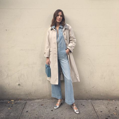 Alexa Chung on Instagram: “#ad ‘Cause I got one hand in my pocket, and the other one’s giving a high five. This #BarbourALEXACHUNG jacket just landed @nordstrom which…” Marry Jane Shoes Outfit, Marry Jane Shoes, Carel Kina, Marry Jane, Carel Paris, Alexa Chung Style, Beige Trench Coat, Blue Trench Coat, Date Outfit Casual