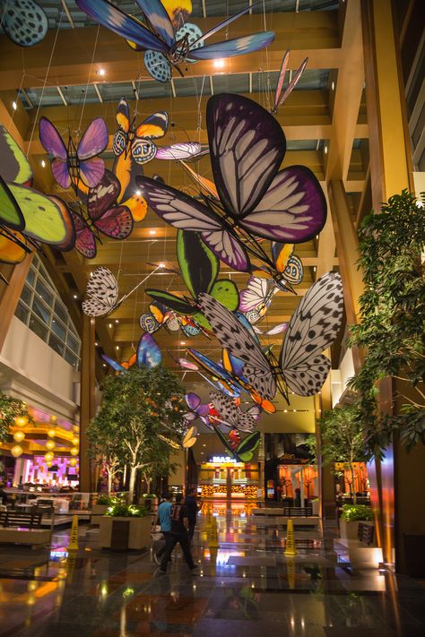 Aria Las Vegas, معرض فني, Decoration Vitrine, Mall Decor, Theme Nature, Exhibition Stand Design, The Lobby, Vegas Trip, Vegas Baby