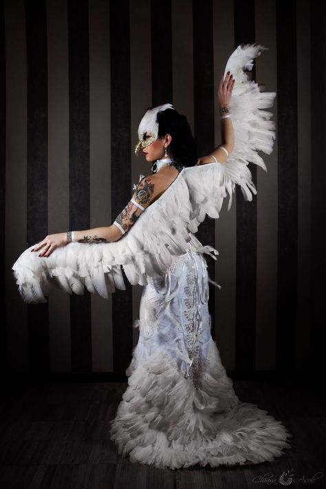 Vintage Bird Costume, Feather Costume Diy, Hedwig Costume Woman, White Owl Costume Women's, Peacock Burlesque Costume, Bird Costume Ideas, Feather Costume Ideas, Bird Dance Costume, Plumette Costume