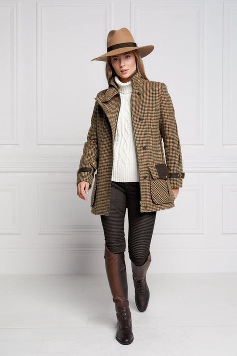 Mode Style Anglais, English Country Fashion, Countryside Outfit, Countryside Fashion, British Country Style, Holland Cooper, Country Style Outfits, Scottish Fashion, Field Coat