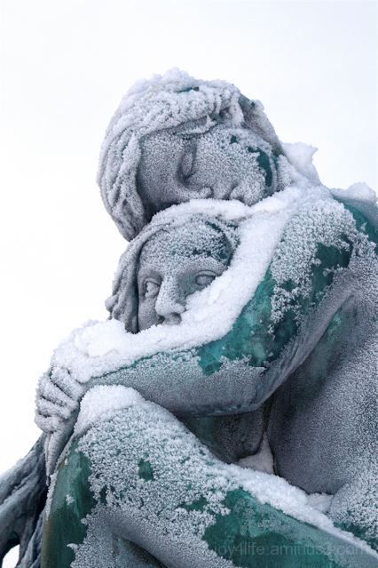 Winter Love, Frozen In Time, Snow Queen, Sculpture Installation, Winter Aesthetic, Dark Souls, Sculptures & Statues, Winter Colors, Magazine Art