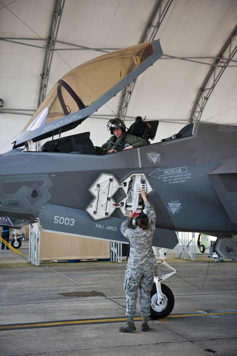 Royal Australian Air Force Squadron Leader Andrew Jackson, F-35 Lightning II student pilot, prepares to exit his F-35A after completing his final flight at Eglin Air Force Base, Fla. on April 23, 2015. (Defence) Royal Australian Air Force (RAAF) Squadron Leader Andrew Jackson has become the first Australian to qualify as an F-35A Lightning II pilot. SQNLDR Jackson concluded his training with a final mission at Eglin Air Force Base on April 23, after his initial flight in the aircraft on March 17 Air Force Australia, Australian Air Force, F 35 Lightning, Aerospace Design, Jet Fighter Pilot, F 35 Lightning Ii, Australian Defence Force, Student Pilot, Royal Australian Air Force