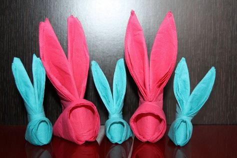 Comment faire un pliage serviette en forme de lapin ? Bunny Napkins, Diy Couture, A Table, Origami, Baby Shower, Make It Yourself, The World, Music