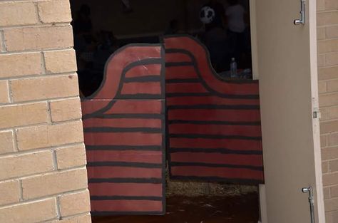 Cardboard Saloon Doors for the entrance :) Saloon Party, Cowboy Themed Birthday Party, Saloon Doors, Swinging Doors, Western Front, Classroom Theme, Diy Door, Classroom Themes, Unique Diy