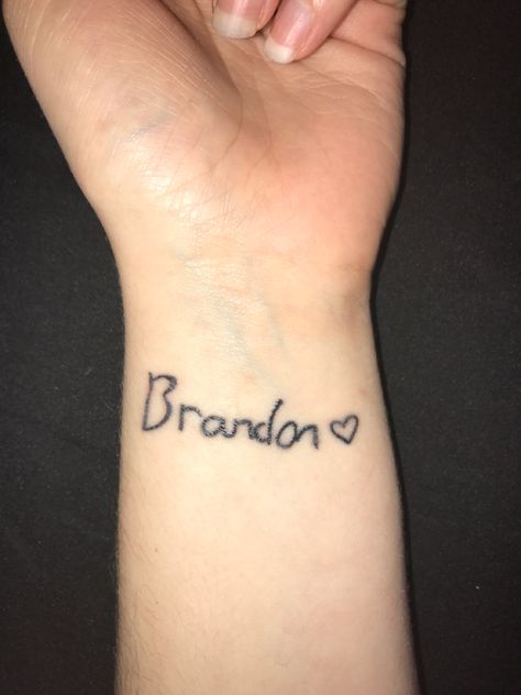 Name Wrist Tattoo, Brandon Name, Chicano Drawings, Incredible Tattoos, Wallpaper Abstract, Wrist Tattoo, Name Tattoo, Name Tattoos, Tattoo Fonts